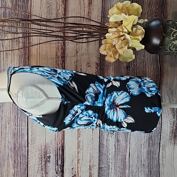 NEW WHBM WHITE HOUSE BLACK MARKET BLACK FLORAL FITTED HALTER TOP - Picture 3 of 16